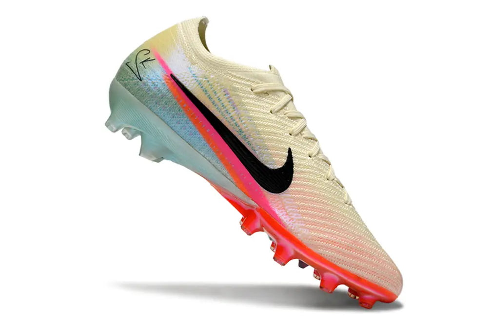 Mercurial Vapor 16 Elite Sam Kerr - Blanc/Noir (AG) Bonplancrampons